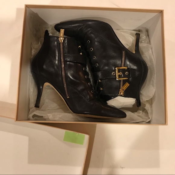 Micheal Kors heel booties - Picture 4 of 4